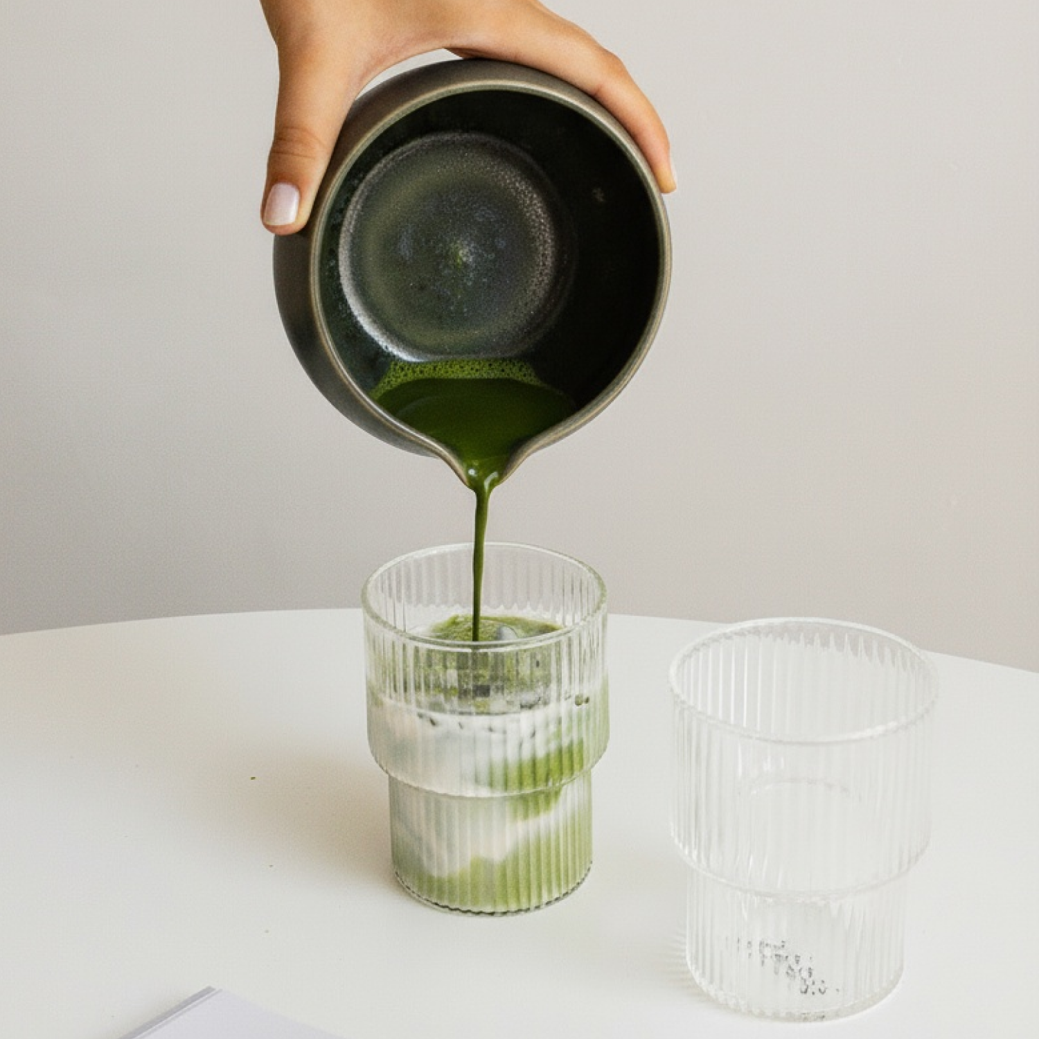 Matcha Schale mit Ausguss (Farbe Wald)